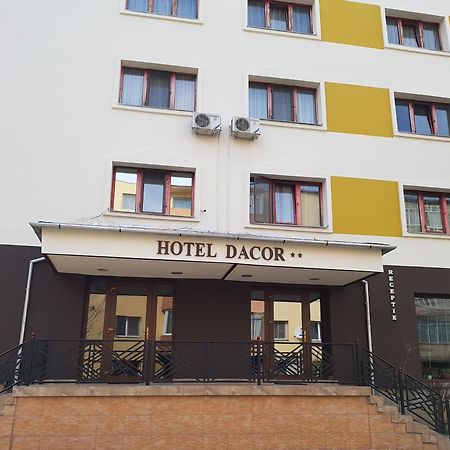 Hotel Dacor Орэштие Экстерьер фото