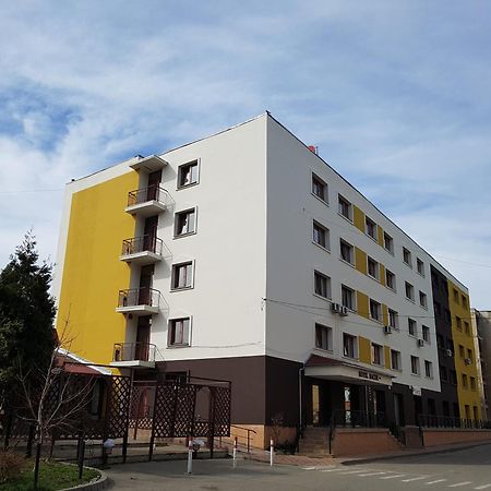 Hotel Dacor Орэштие Экстерьер фото