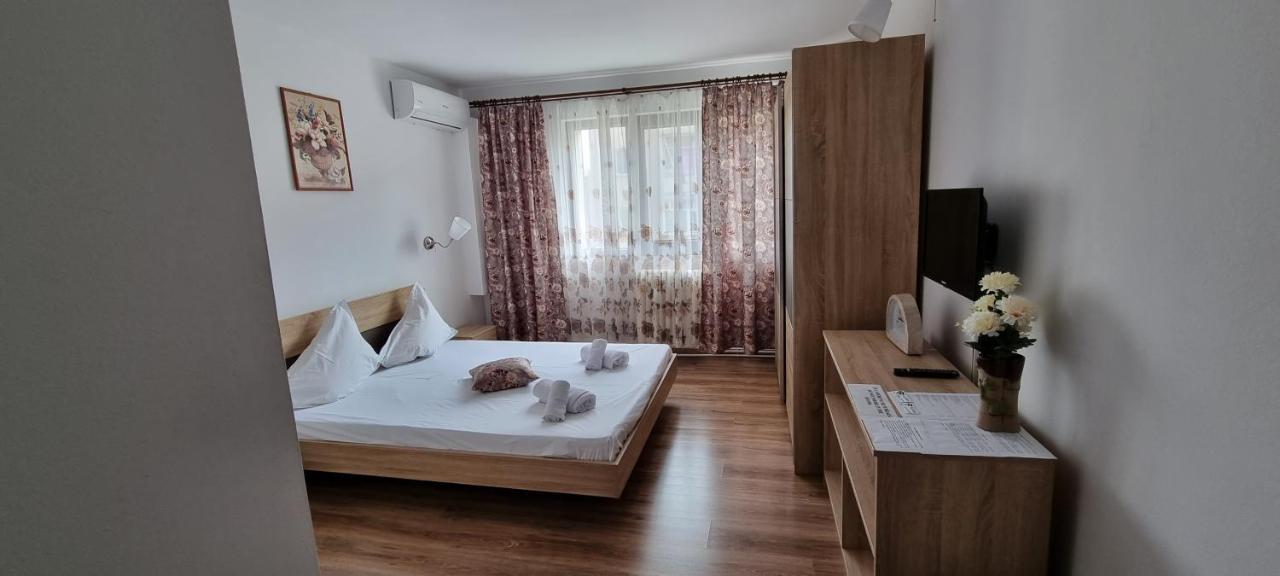 Hotel Dacor Орэштие Экстерьер фото